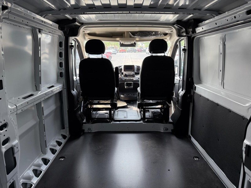 Ram ProMaster Cargo Van Vehicle Full-screen Gallery Image 16