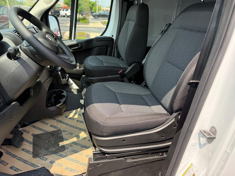 Ram ProMaster Cargo Van Vehicle Full-screen Gallery Image 33