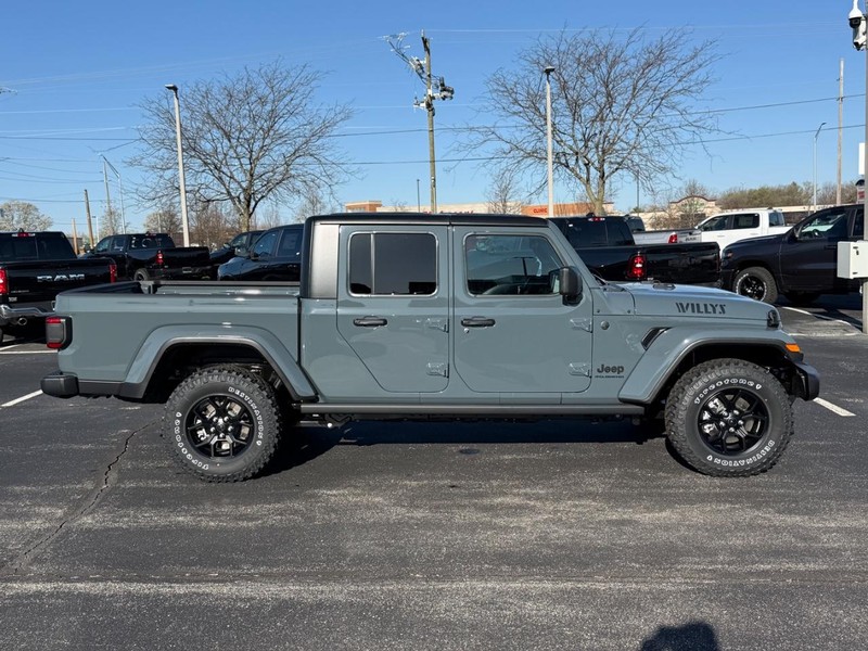 Jeep Gladiator Vehicle Full-screen Gallery Image 2