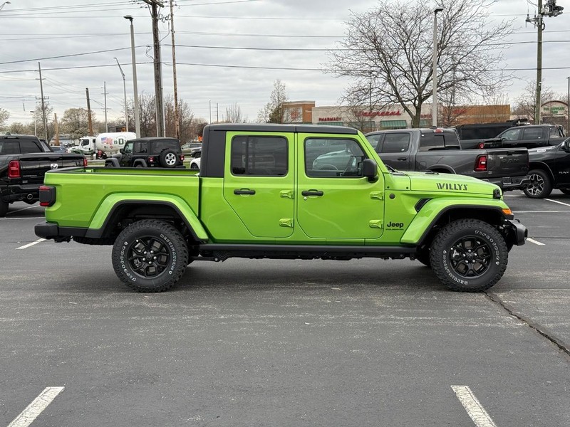 Jeep Gladiator Vehicle Full-screen Gallery Image 2