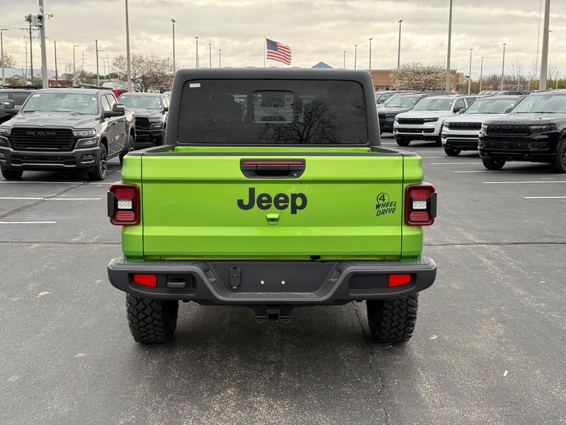 Jeep Gladiator Vehicle Full-screen Gallery Image 4