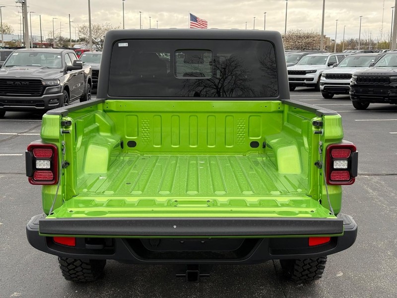 Jeep Gladiator Vehicle Full-screen Gallery Image 7
