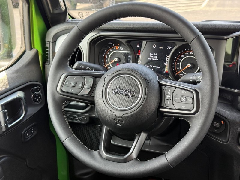 Jeep Gladiator Vehicle Full-screen Gallery Image 18