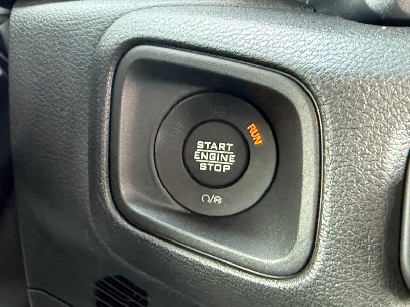 Jeep Gladiator Vehicle Full-screen Gallery Image 21