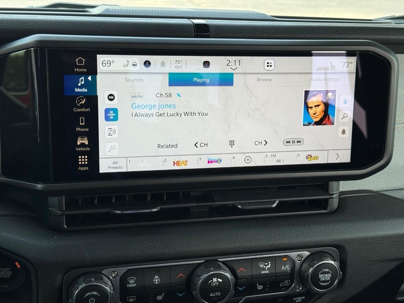 Jeep Gladiator Vehicle Full-screen Gallery Image 22