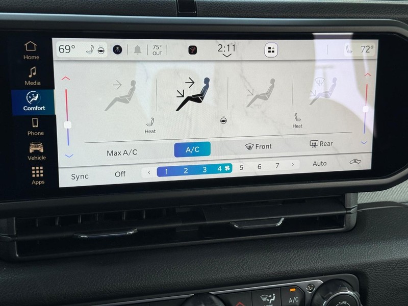 Jeep Gladiator Vehicle Full-screen Gallery Image 23