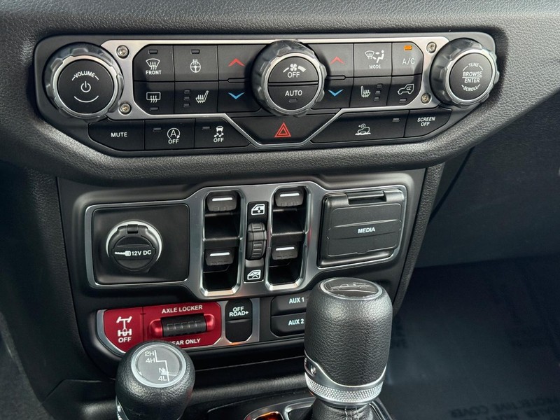 Jeep Gladiator Vehicle Full-screen Gallery Image 24