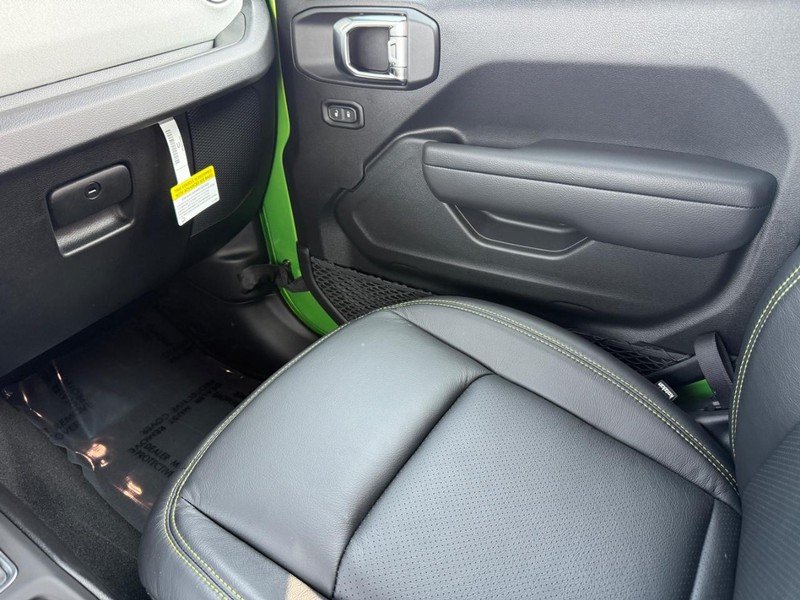 Jeep Gladiator Vehicle Full-screen Gallery Image 26