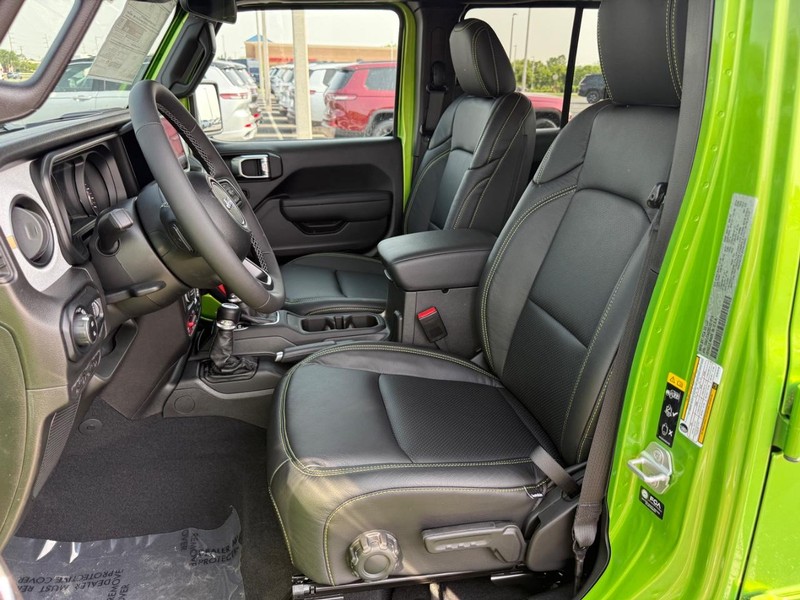 Jeep Gladiator Vehicle Full-screen Gallery Image 28