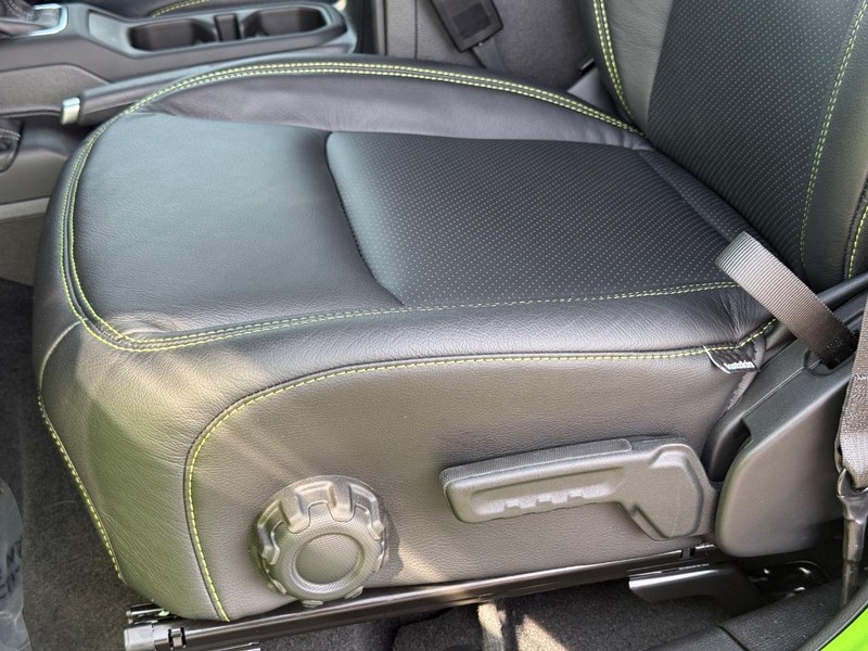 Jeep Gladiator Vehicle Full-screen Gallery Image 29