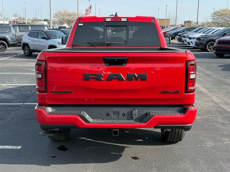 Ram 1500 Vehicle Full-screen Gallery Image 4