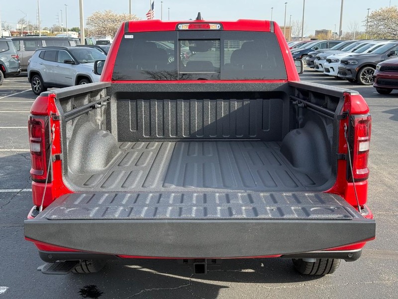 Ram 1500 Vehicle Full-screen Gallery Image 7