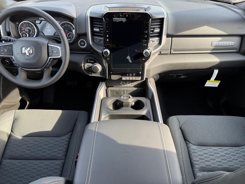 Ram 1500 Vehicle Full-screen Gallery Image 12