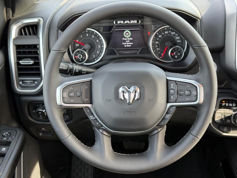 Ram 1500 Vehicle Full-screen Gallery Image 13