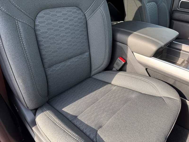 Ram 1500 Vehicle Full-screen Gallery Image 15