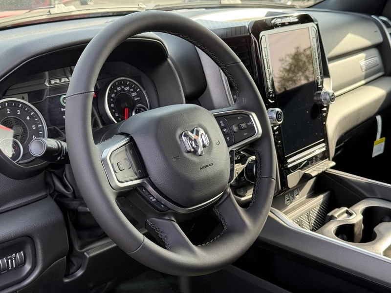 Ram 1500 Vehicle Full-screen Gallery Image 18