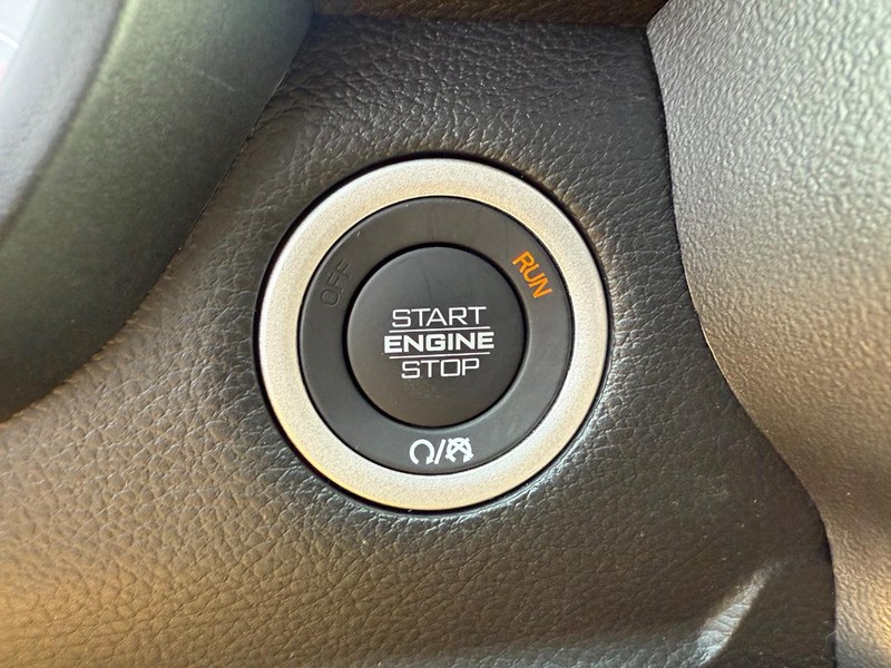 Ram 1500 Vehicle Full-screen Gallery Image 21