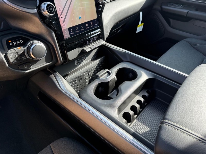 Ram 1500 Vehicle Full-screen Gallery Image 24