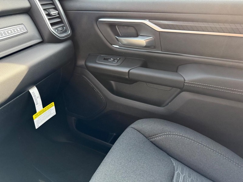 Ram 1500 Vehicle Full-screen Gallery Image 25