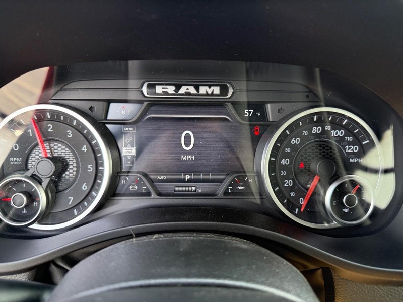 Ram 1500 Vehicle Full-screen Gallery Image 26