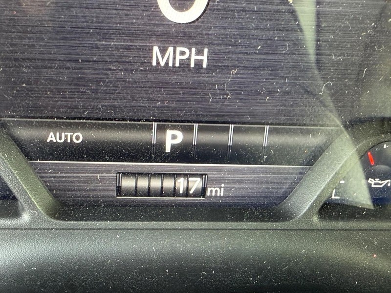 Ram 1500 Vehicle Full-screen Gallery Image 27