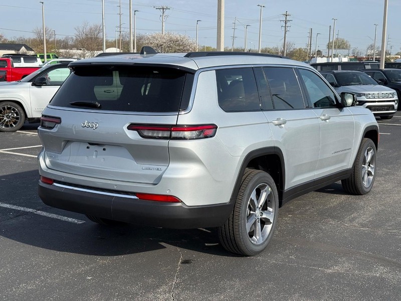 Jeep Grand Cherokee L Vehicle Full-screen Gallery Image 3