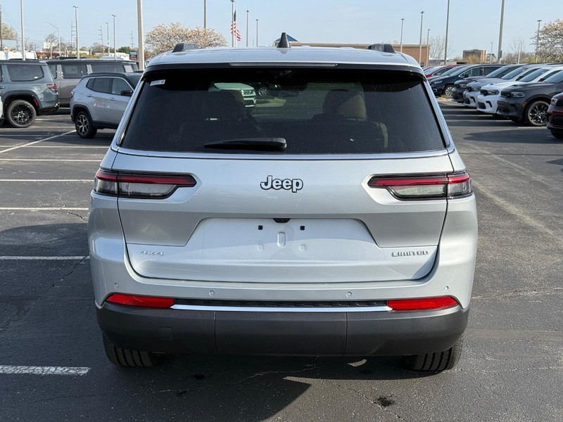 Jeep Grand Cherokee L Vehicle Full-screen Gallery Image 4