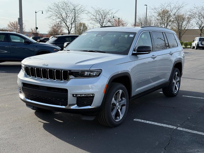 Jeep Grand Cherokee L Vehicle Full-screen Gallery Image 10