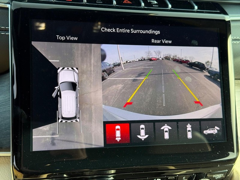 Jeep Grand Cherokee L Vehicle Full-screen Gallery Image 28