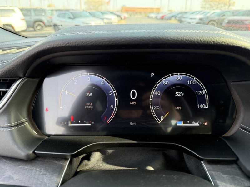 Jeep Grand Cherokee L Vehicle Full-screen Gallery Image 33