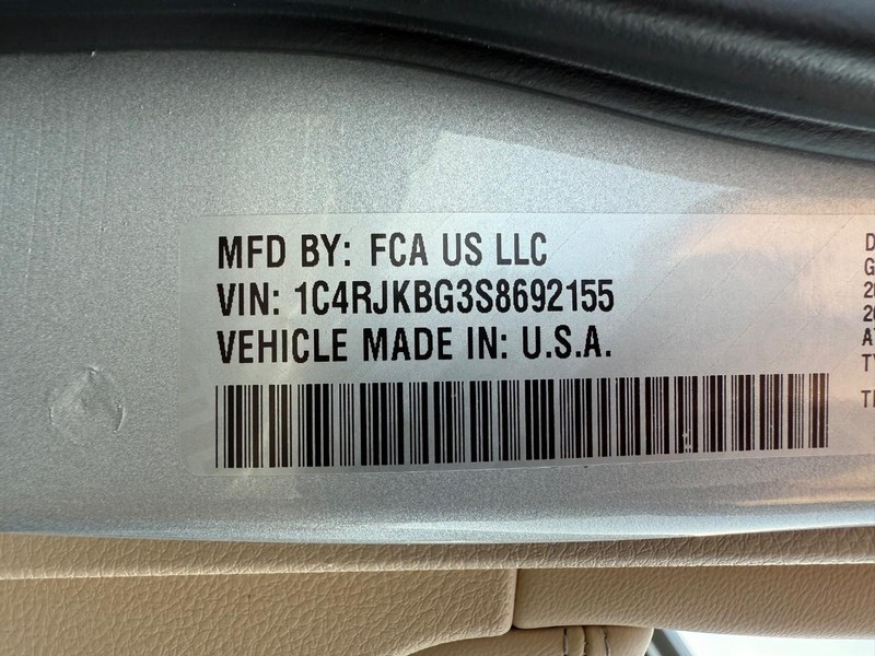 Jeep Grand Cherokee L Vehicle Full-screen Gallery Image 36