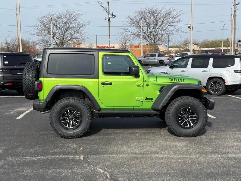 Jeep Wrangler Vehicle Full-screen Gallery Image 2