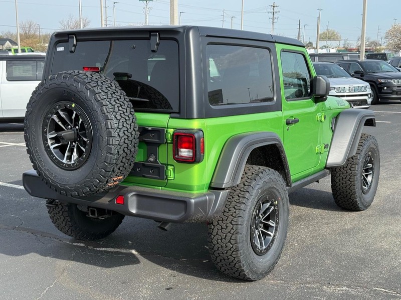 Jeep Wrangler Vehicle Full-screen Gallery Image 3