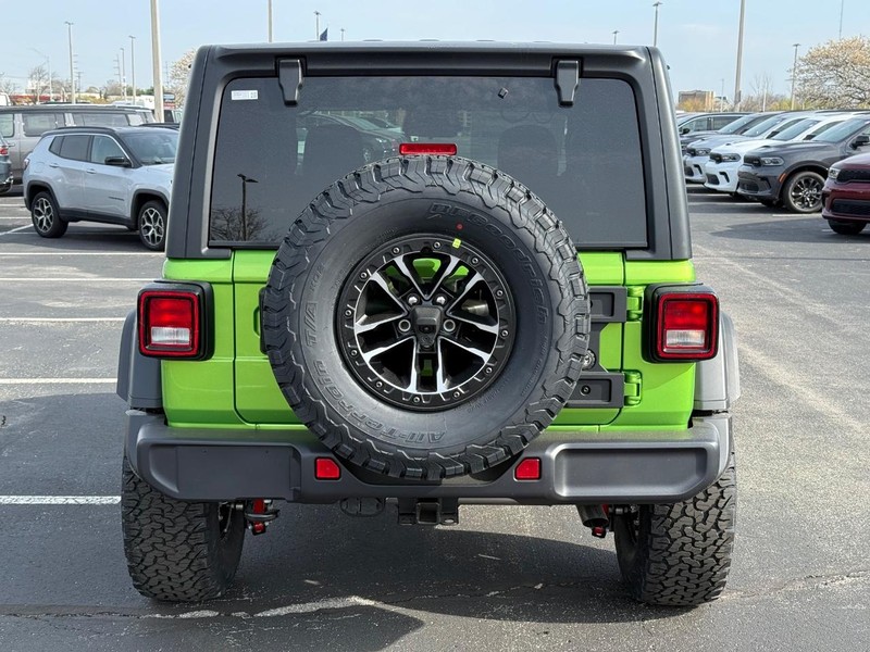 Jeep Wrangler Vehicle Full-screen Gallery Image 4