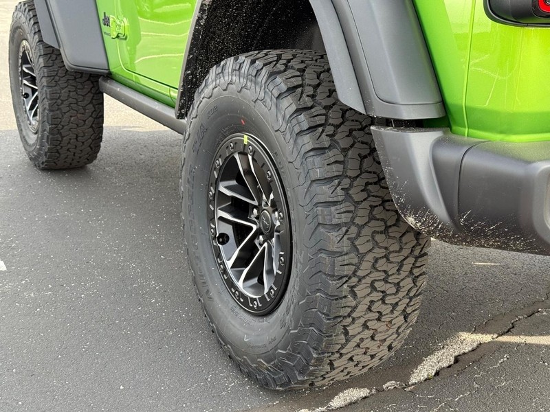 Jeep Wrangler Vehicle Full-screen Gallery Image 6