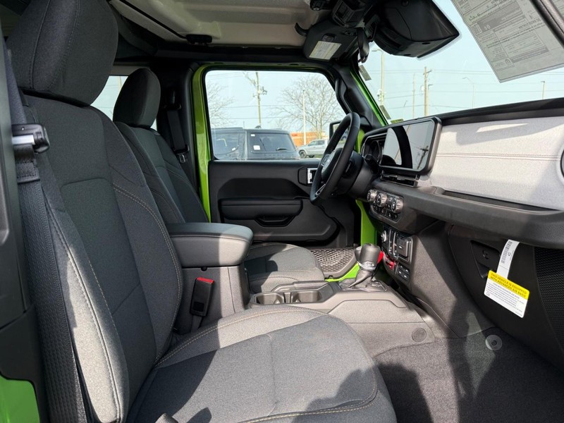 Jeep Wrangler Vehicle Full-screen Gallery Image 10