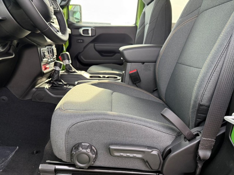 Jeep Wrangler Vehicle Full-screen Gallery Image 15