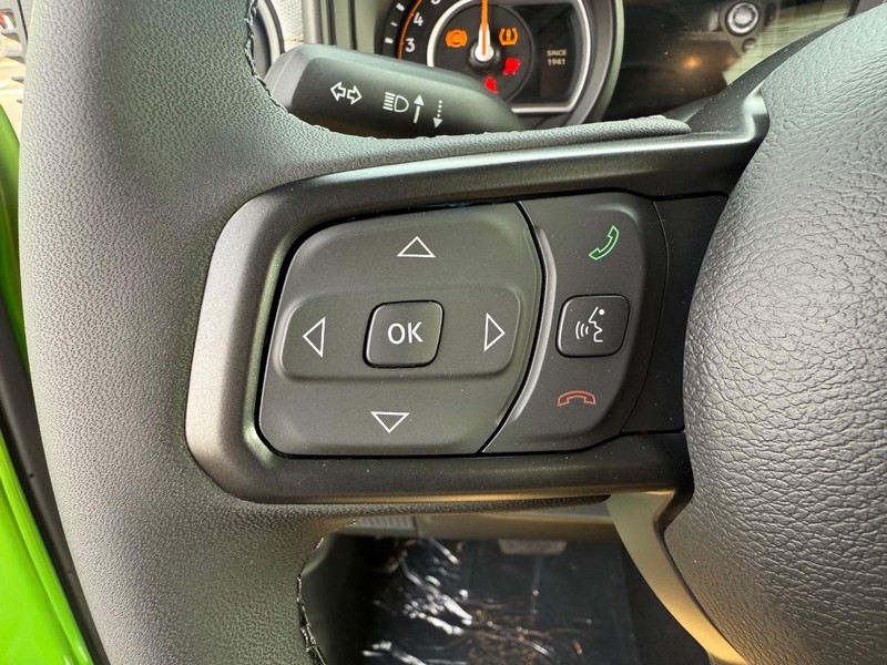 Jeep Wrangler Vehicle Full-screen Gallery Image 17