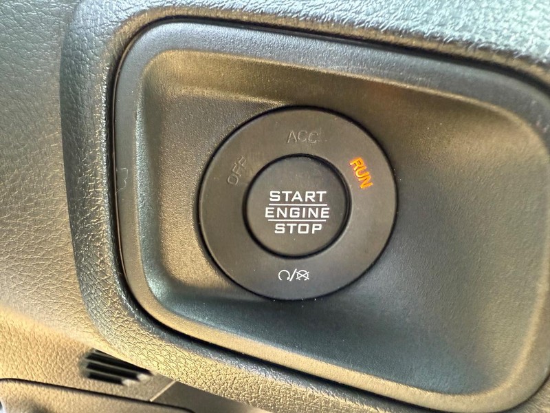 Jeep Wrangler Vehicle Full-screen Gallery Image 19