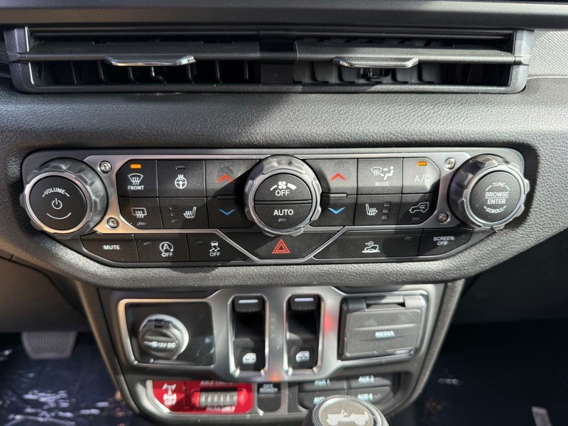 Jeep Wrangler Vehicle Full-screen Gallery Image 23