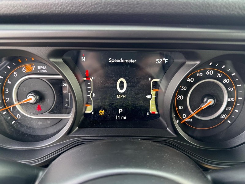 Jeep Wrangler Vehicle Full-screen Gallery Image 26