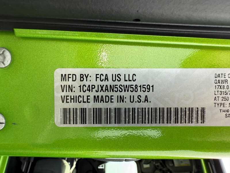 Jeep Wrangler Vehicle Full-screen Gallery Image 30