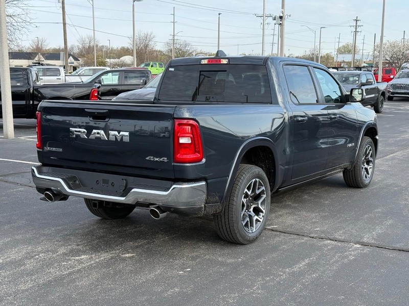 Ram 1500 Vehicle Full-screen Gallery Image 3