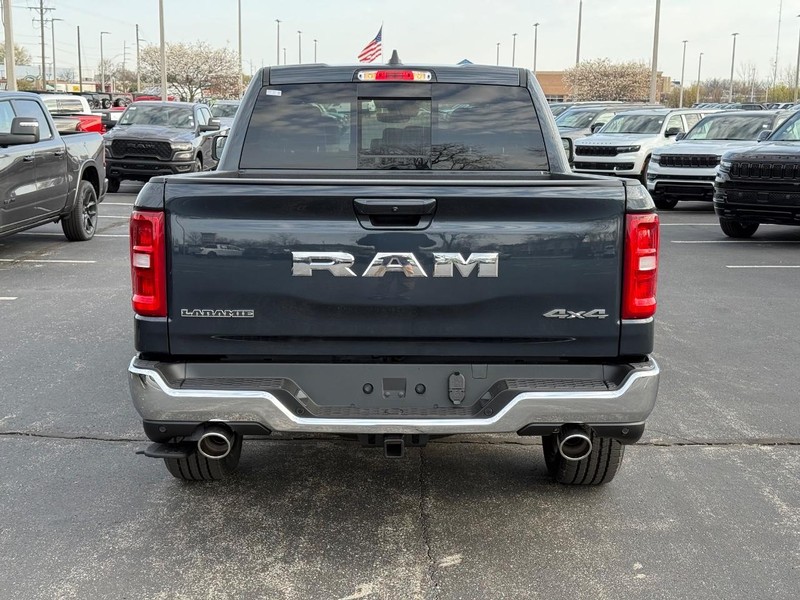 Ram 1500 Vehicle Full-screen Gallery Image 4