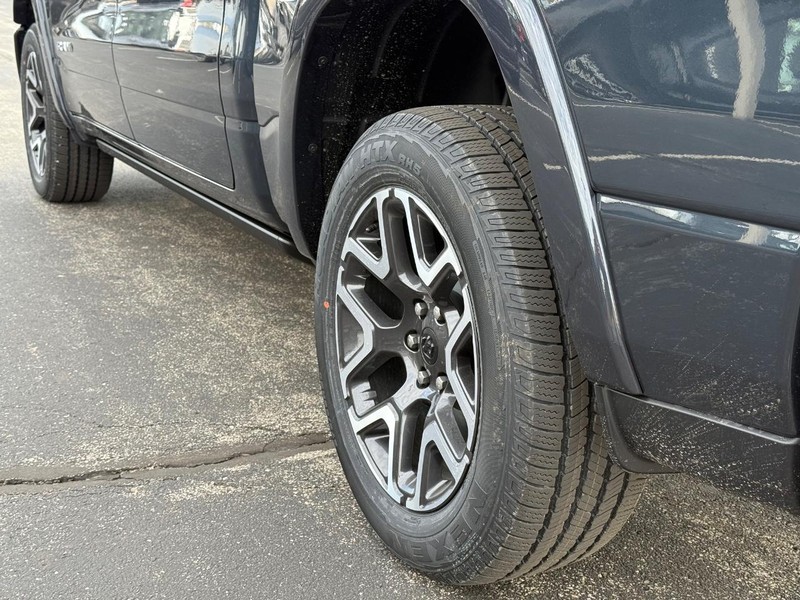 Ram 1500 Vehicle Full-screen Gallery Image 6