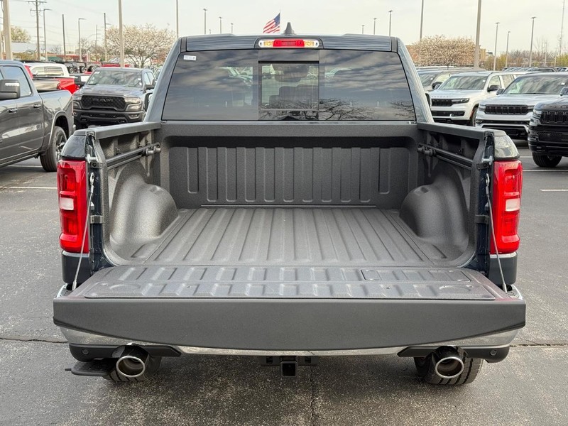Ram 1500 Vehicle Full-screen Gallery Image 7