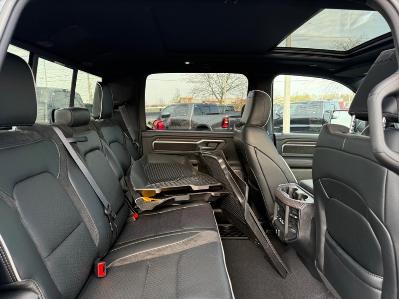 Ram 1500 Vehicle Full-screen Gallery Image 10