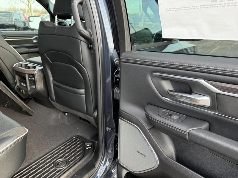 Ram 1500 Vehicle Full-screen Gallery Image 11