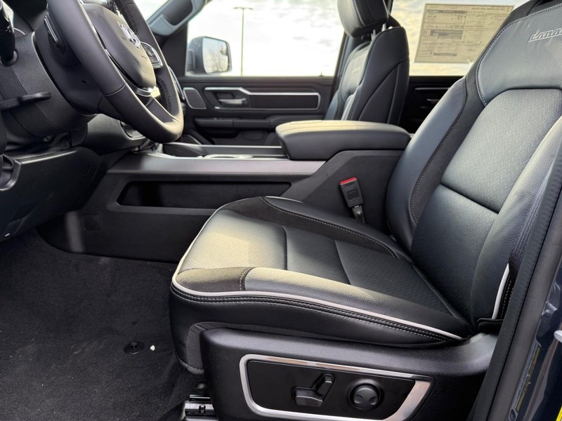 Ram 1500 Vehicle Full-screen Gallery Image 18