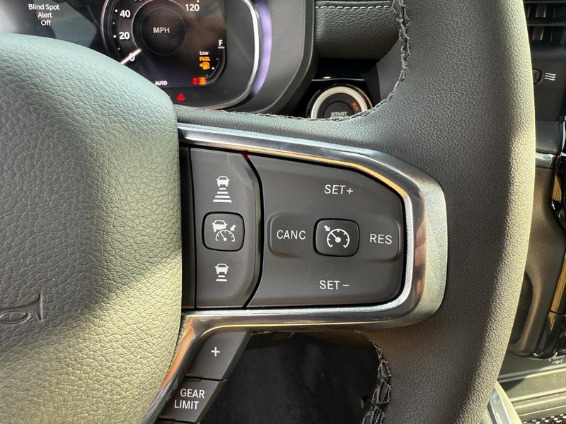 Ram 1500 Vehicle Full-screen Gallery Image 21